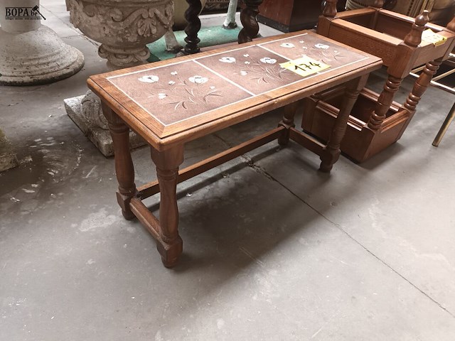 Lot 174 - bijzettafeltje - afbeelding 1 van  4