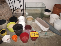 Lot 174 - bloempotten. 34 stuks - afbeelding 1 van  5