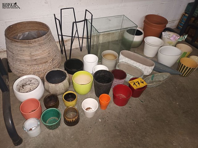 Lot 174 - bloempotten. 34 stuks - afbeelding 2 van  5