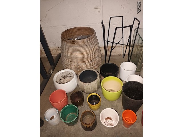 Lot 174 - bloempotten. 34 stuks - afbeelding 3 van  5