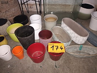 Lot 174 - bloempotten. 34 stuks - afbeelding 4 van  5