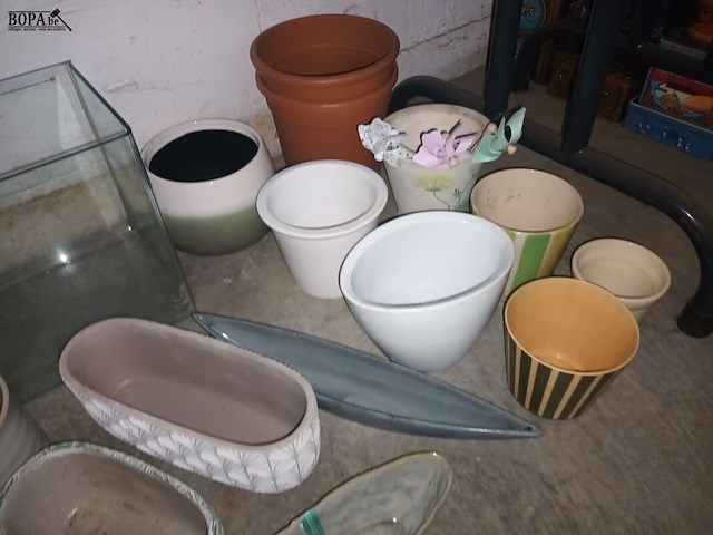 Lot 174 - bloempotten. 34 stuks - afbeelding 5 van  5