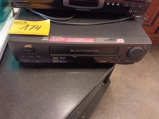 Lot 174 - jvc video player - afbeelding 1 van  3