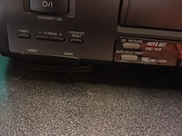 Lot 174 - jvc video player - afbeelding 3 van  3