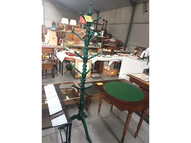 Lot 174 - kapstok - afbeelding 1 van  3