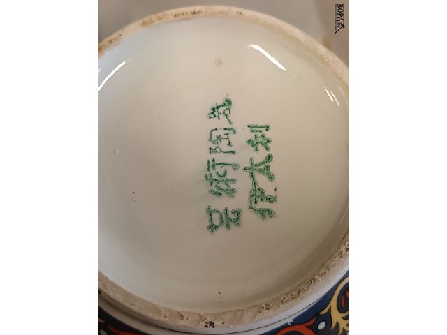 Lot 174 - oosterse vazen. 2 stuks - afbeelding 4 van  6