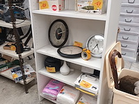 Lot 174 - open houten kast - afbeelding 2 van  2