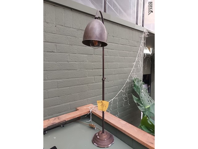 Lot 174 - tafellamp industrial look - afbeelding 1 van  3