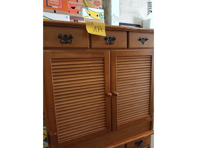 Lot 174 - vintage kast - afbeelding 1 van  3