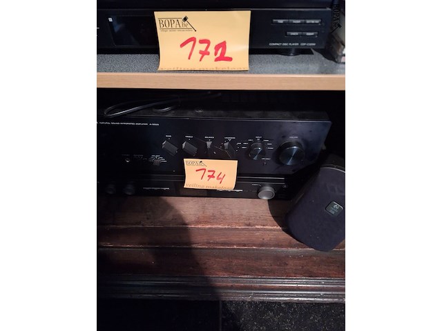 Lot 174 - yamaha versterker met 6 boxen - afbeelding 1 van  3