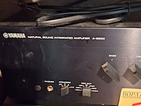 Lot 174 - yamaha versterker met 6 boxen - afbeelding 2 van  3