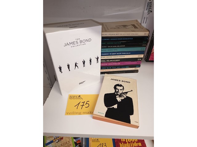 Lot 175 - boeken en dvd’s james bond - afbeelding 1 van  4