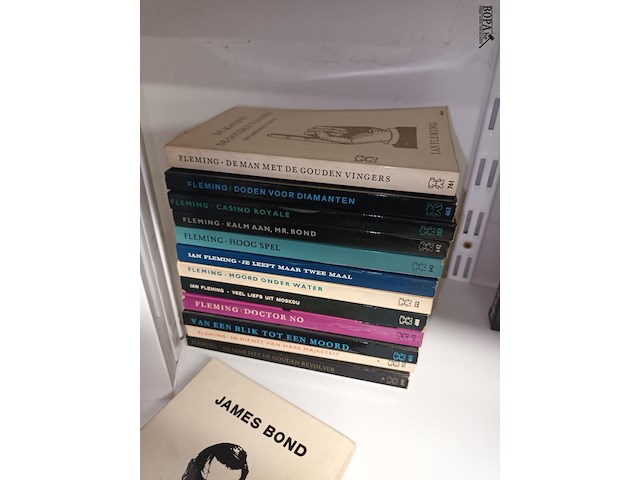 Lot 175 - boeken en dvd’s james bond - afbeelding 3 van  4