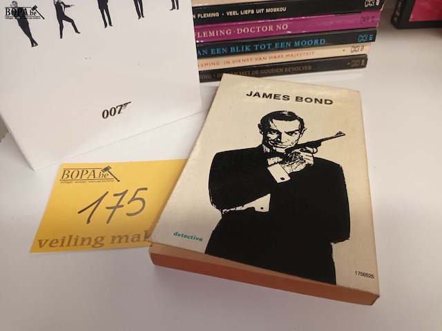 Lot 175 - boeken en dvd’s james bond - afbeelding 4 van  4