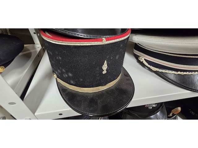 Lot 175 - frankrijk 5 kepies + 2 petten - afbeelding 2 van  7