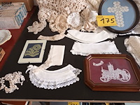 Lot 175 - groot lot kantwerk - afbeelding 2 van  5