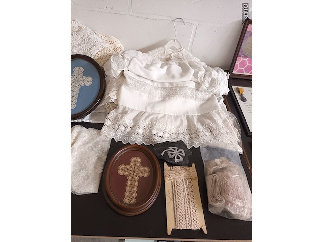 Lot 175 - groot lot kantwerk - afbeelding 4 van  5