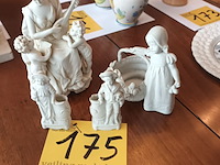 Lot 175 - porselein biscuit beeldjes. 4 stuks - afbeelding 1 van  4