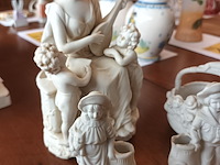 Lot 175 - porselein biscuit beeldjes. 4 stuks - afbeelding 2 van  4