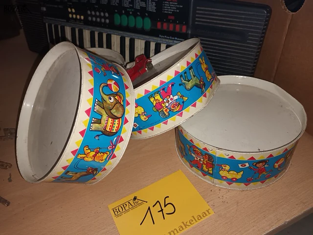 Lot 175 - speelgoed. 6 stuks - afbeelding 2 van  3