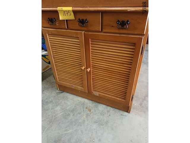 Lot 175 - vintage kast - afbeelding 1 van  3