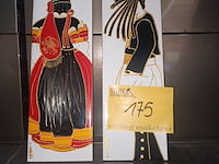 Lot 175 - wandtegel. 2 stuks - afbeelding 1 van  4