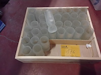 Lot 176 - druppelglaasjes melkglas - vintage shotglaasjes 36 stuks - afbeelding 1 van  1