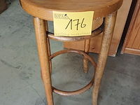 Lot 176 - houten barkruk - afbeelding 1 van  3