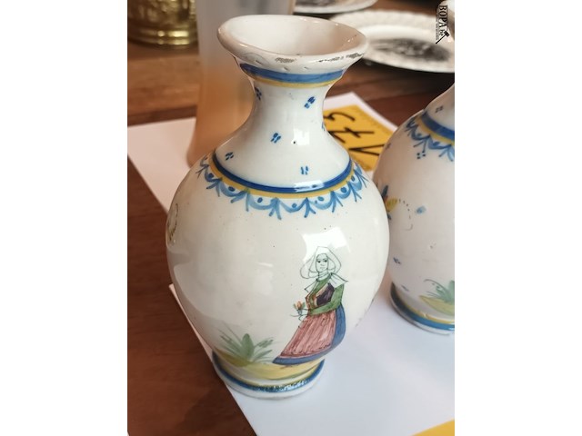 Lot 176 - koppel quimper vaasjes - afbeelding 3 van  4