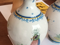Lot 176 - koppel quimper vaasjes - afbeelding 3 van  4
