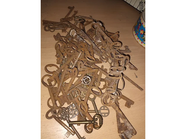 Lot 176 - lot oude sleutels - afbeelding 3 van  3