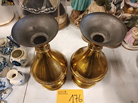Lot 176 - messing vazen. 2 stuks - afbeelding 2 van  4