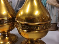 Lot 176 - messing vazen. 2 stuks - afbeelding 3 van  4