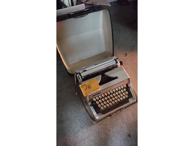 Lot 176 - oude typemachine triumph - afbeelding 2 van  2