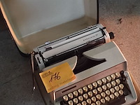Lot 176 - oude typemachine triumph - afbeelding 2 van  2