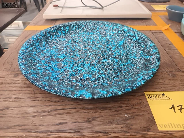Lot 176 - sierbord blauw/zwart - afbeelding 2 van  2