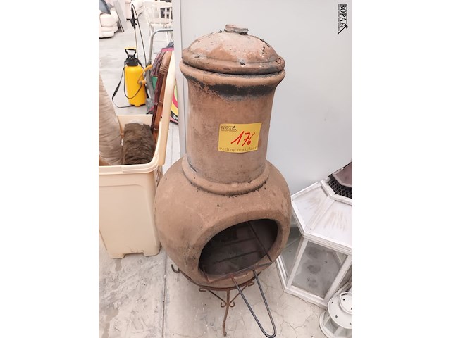 Lot 176 - terracotta tuinhaard - afbeelding 1 van  4