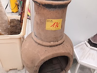 Lot 176 - terracotta tuinhaard - afbeelding 1 van  4
