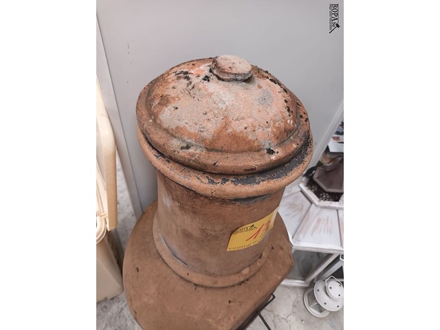 Lot 176 - terracotta tuinhaard - afbeelding 2 van  4