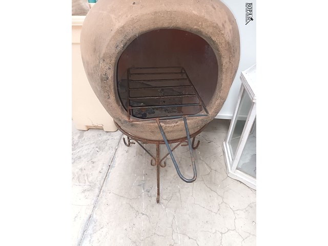 Lot 176 - terracotta tuinhaard - afbeelding 3 van  4