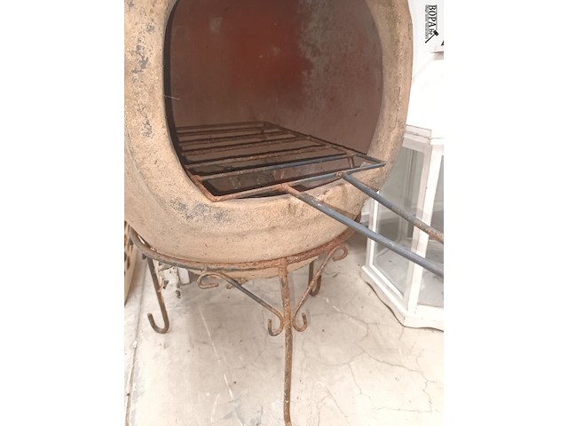 Lot 176 - terracotta tuinhaard - afbeelding 4 van  4