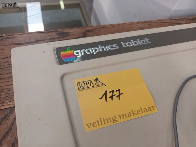 Lot 177 - apple grafische tablet - afbeelding 2 van  3