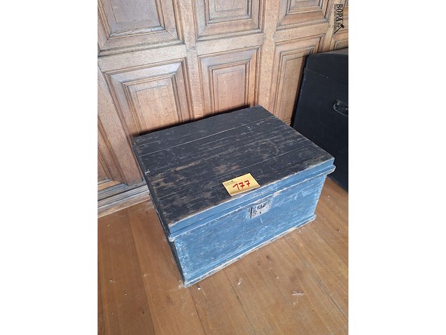 Lot 177 - houten kist - afbeelding 1 van  2