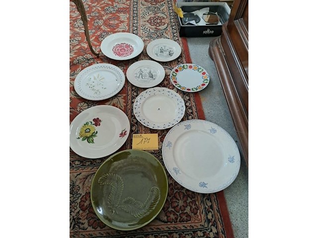 Lot 177 - lot vintage borden waaronder cerandro, boch,… - afbeelding 1 van  4