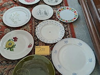 Lot 177 - lot vintage borden waaronder cerandro, boch,… - afbeelding 1 van  4
