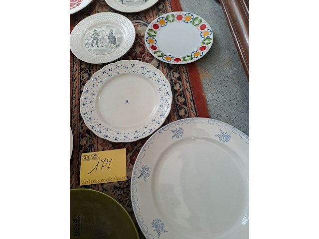 Lot 177 - lot vintage borden waaronder cerandro, boch,… - afbeelding 2 van  4