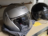 Lot 177 - motorhelmen 2 stuks en opbergtas - afbeelding 2 van  3