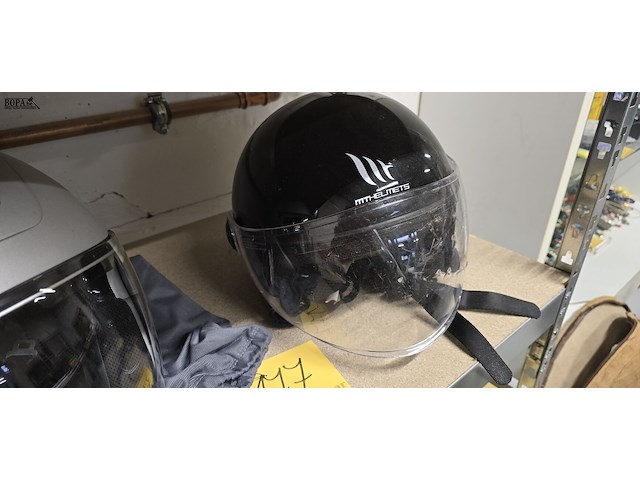 Lot 177 - motorhelmen 2 stuks en opbergtas - afbeelding 3 van  3