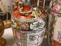 Lot 177 - oosterse vazen. 2 stuks - afbeelding 3 van  6