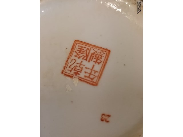 Lot 177 - oosterse vazen. 2 stuks - afbeelding 5 van  6